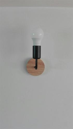Zidna lampa 