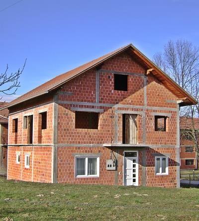KUCU U BANJA LUCI 360m²
