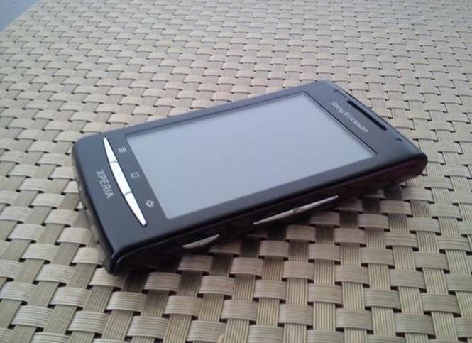 Sony Xperia X8