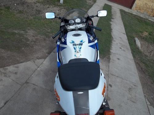 Suzuki-Gsxr750