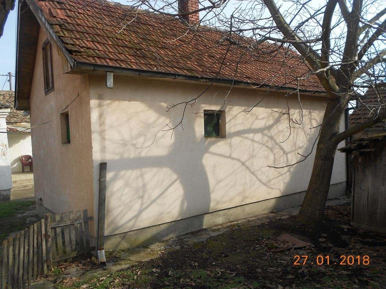 Plac-sa-2-kuce-u-Lajkovcu