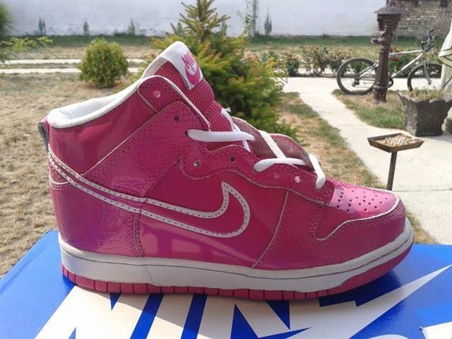 NIKE duboke patike