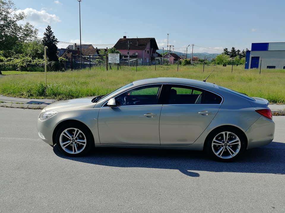 Opel-Insignia-2-0cdti-2010-g-COSMO