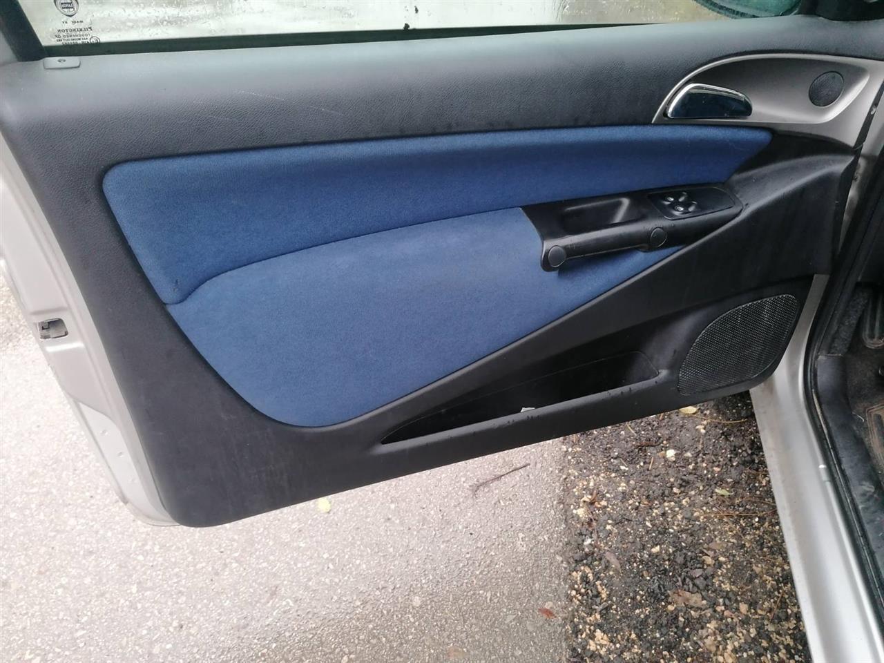 Lancia-ypsilon-enterijer--