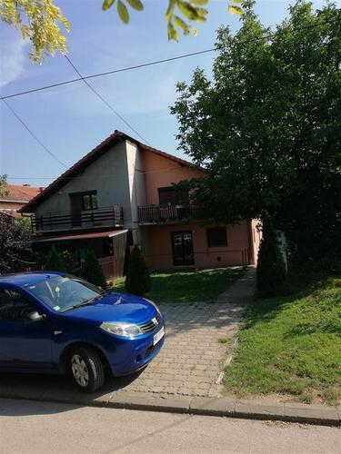 Stan u prizemlju 100 m2