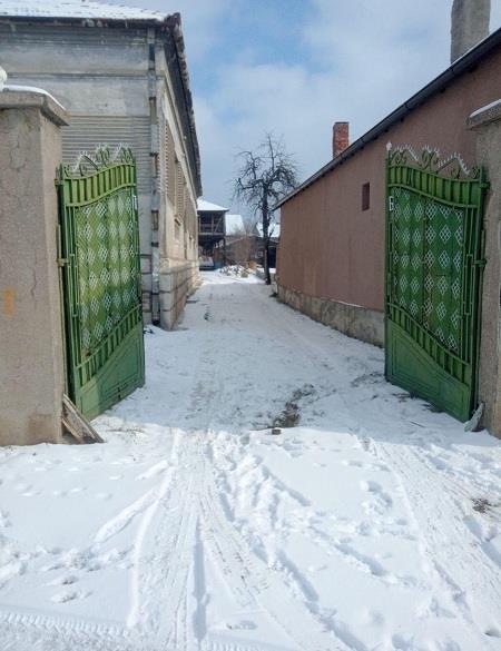 Prodajem-kucu-u-Pirotu