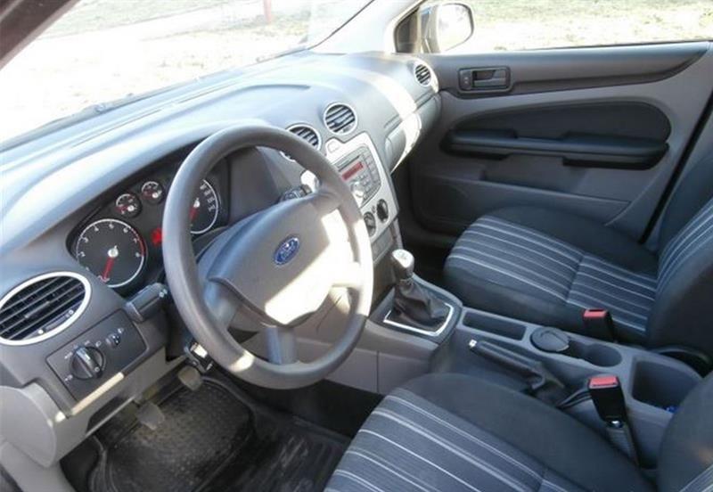 Ford-Focus-1-4-ambiente--11