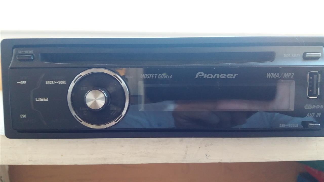 Auto-risiver-CD-RDS-model--DEH-4000UB