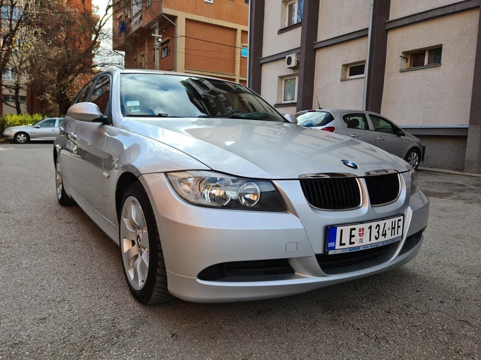 AUTOMOBIL