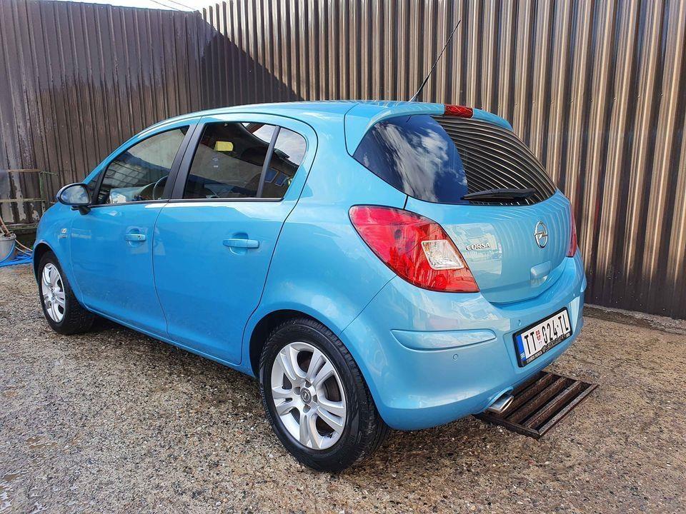 Opel-Corsa-2011