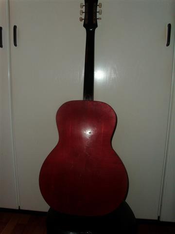 Dve-gitare-menjam-za-razglas