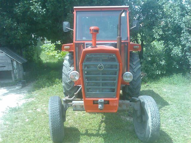 Traktor-IMT-560