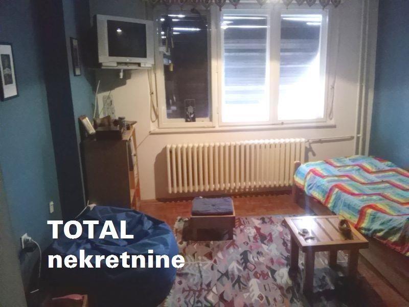 Uknjižen-četvorosaban-stan