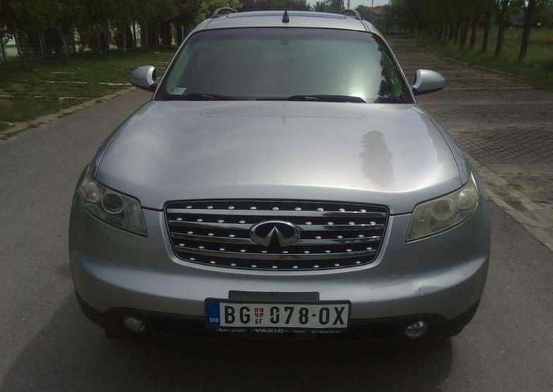 Infiniti-FX35--04