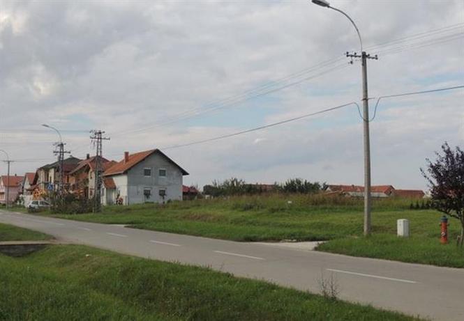 Plac od 732m2 u Indjija, Centar