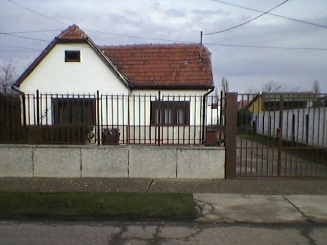 Prodajem ili menjam kuću 