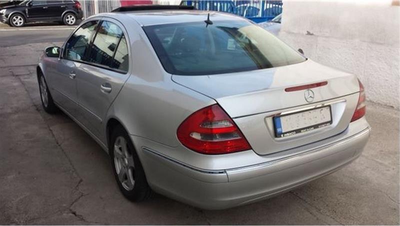 Mercedes-Benz-E270-Elegance--03