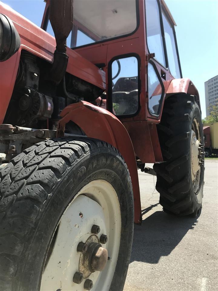 Traktor-Ursus-C-335