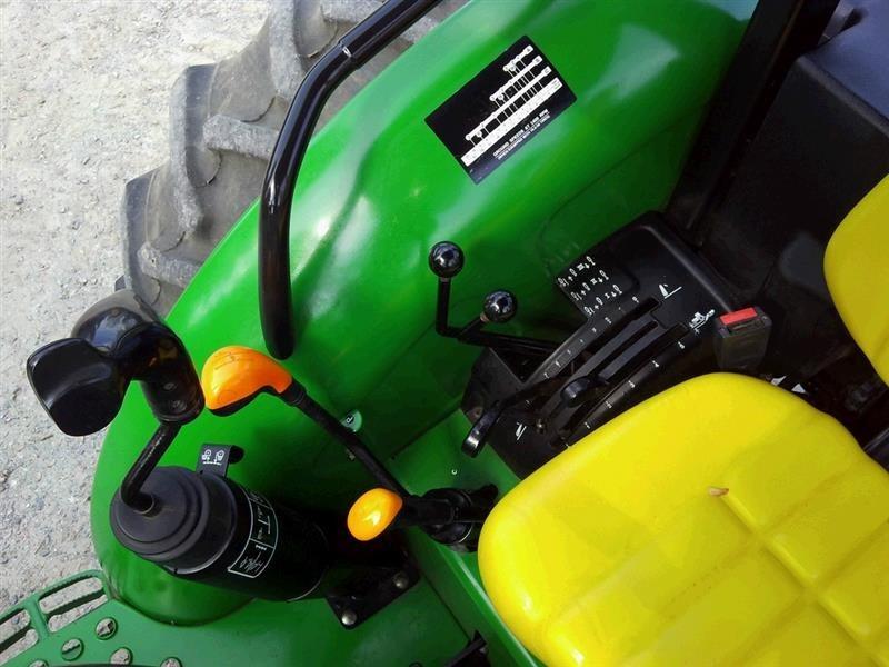 JOHN-DEERE-5225-4X4
