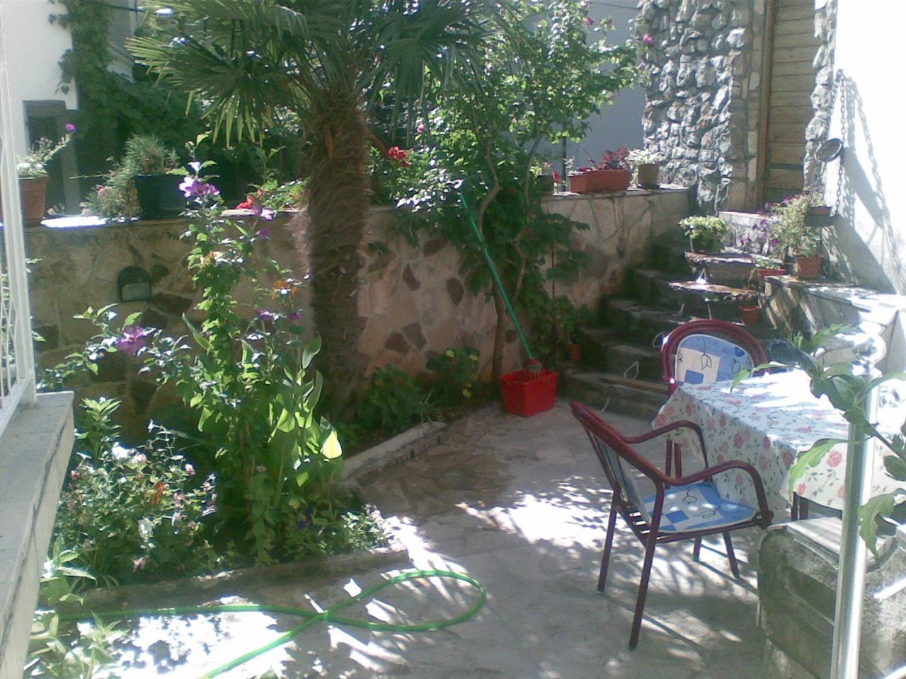Izdajem-apartmane-u-Sutomoru