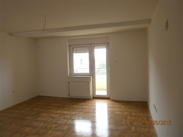 Stan 82m2 u Centar Hitno . . .