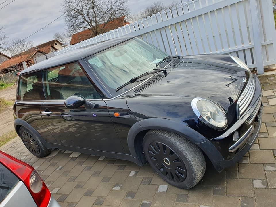 Mini-Cooper-1-6i-Uvoz---------