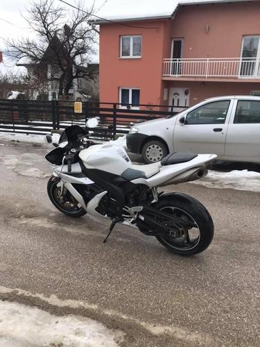 Yamaha R1