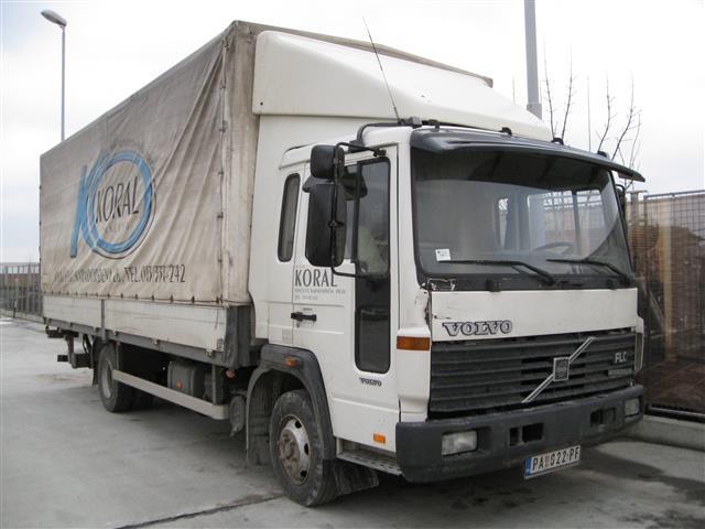 VOLVO kamion sa rampom