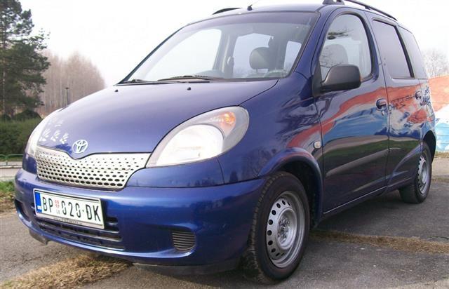 Toyota Yaris Verso 1.3 - 02