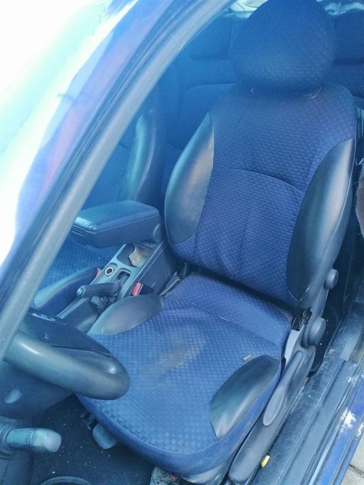 Fiat-stilo-3v-prednja-sedista