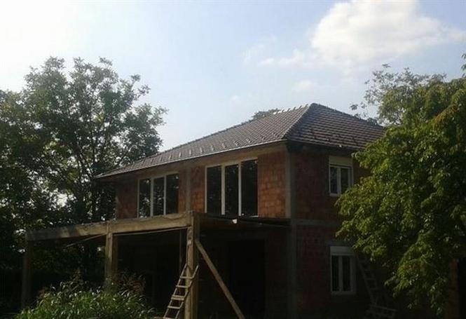 Kuća 250m2, terase 80m2 Surčin