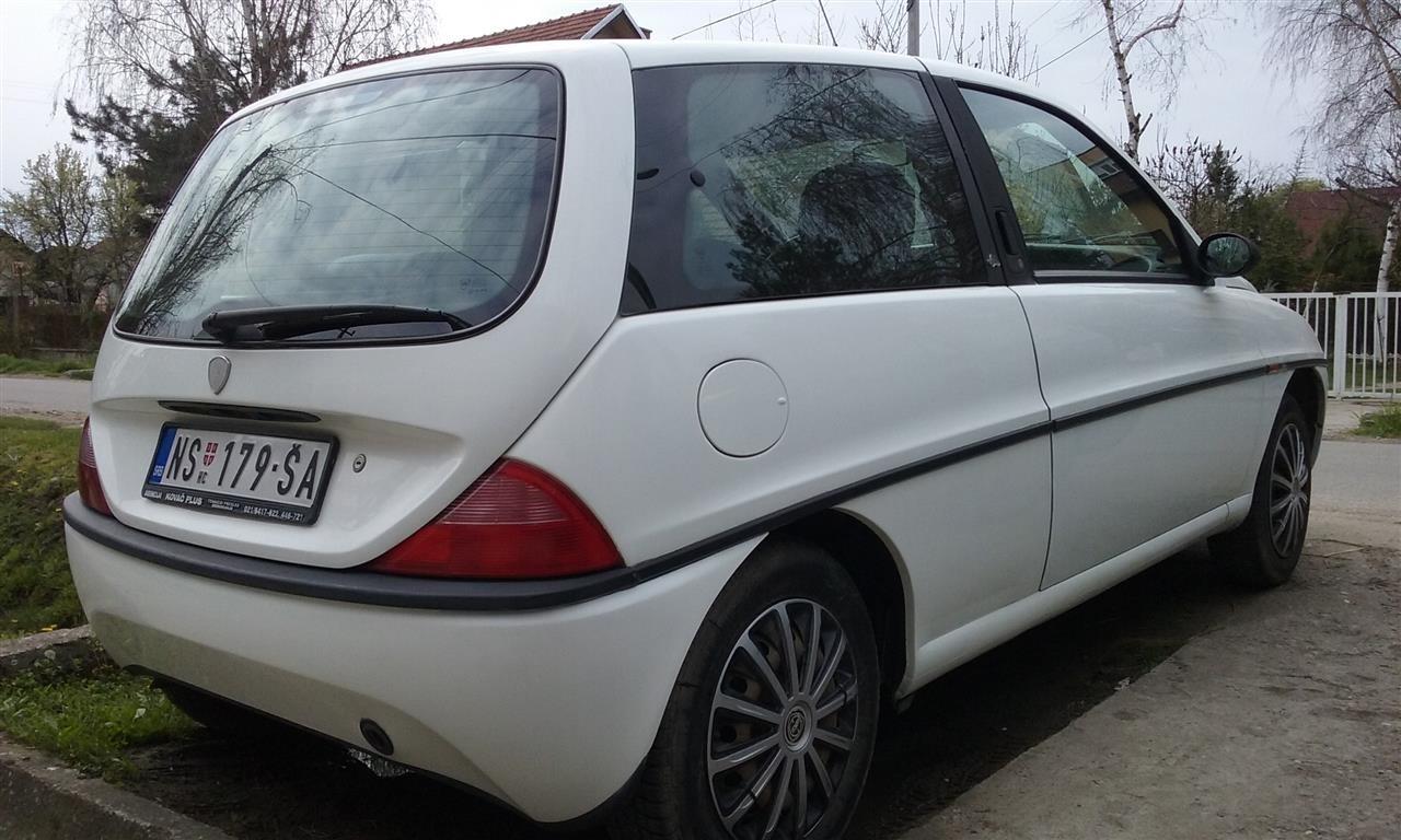 Lancia-Ypsilon--00