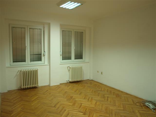 Izdaje-se-stan-104m2-u-Beogradu