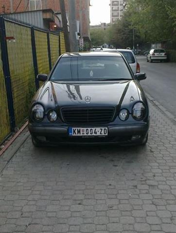 Mercedes-Benz-E210-E-220-CDI--01