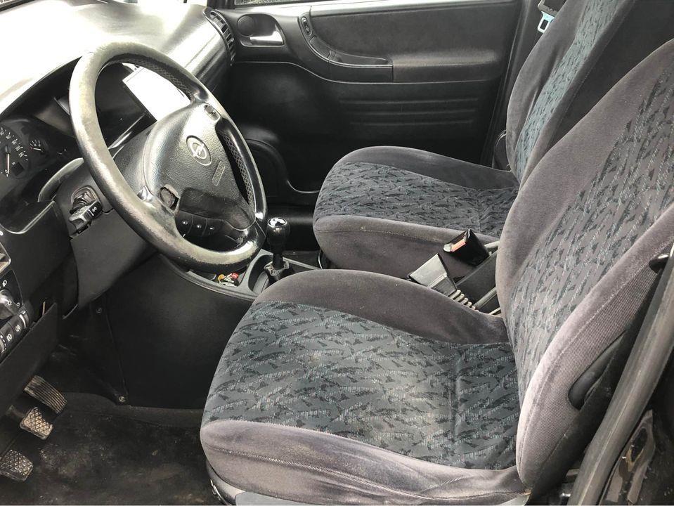 Opel-Zafira-1-8