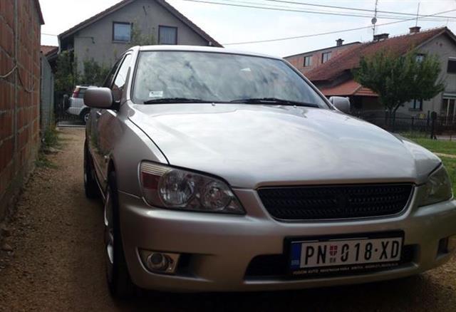 Lexus IS 200 VVTi -01