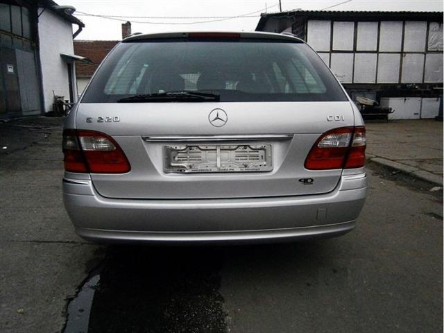 Mercedes-Benz-E-220-cdi-Karavan