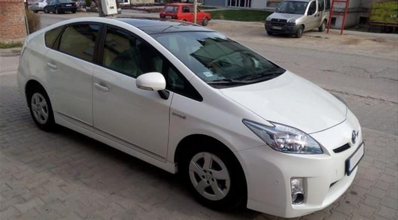 Toyota-Prius--10