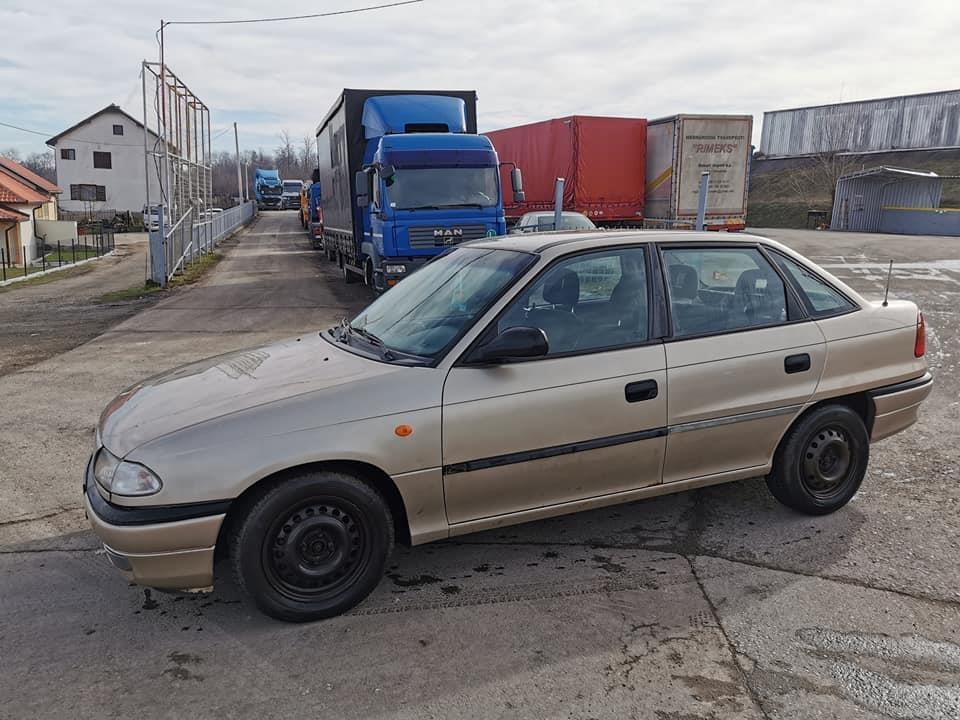 Opel-Astra-1-6-16v
