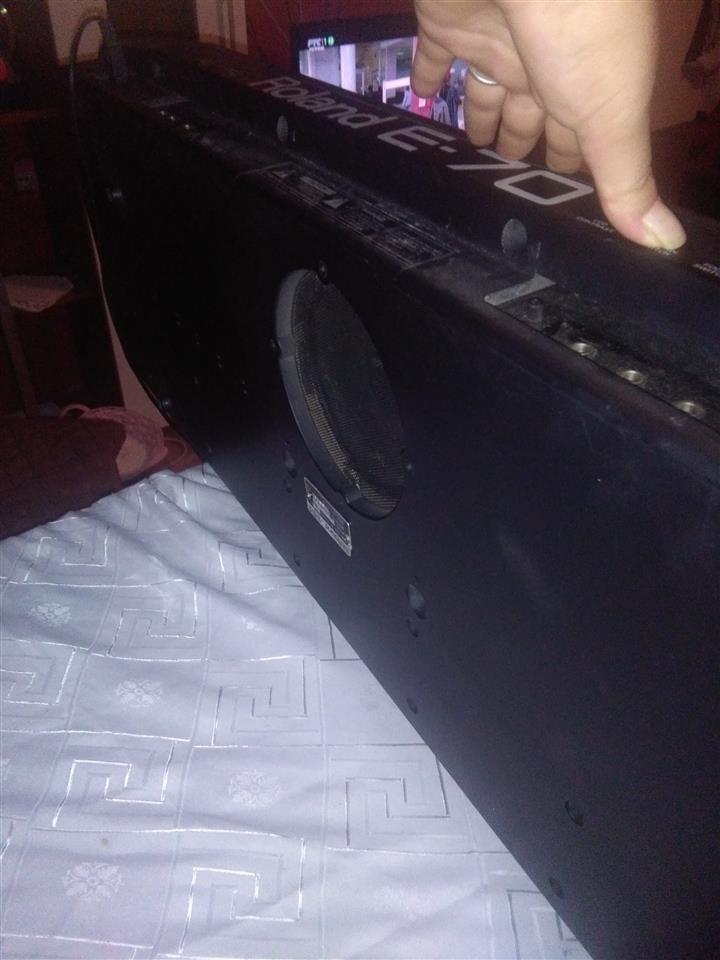 KLAVIJATURU-ROLAND-E-70-ARANZER