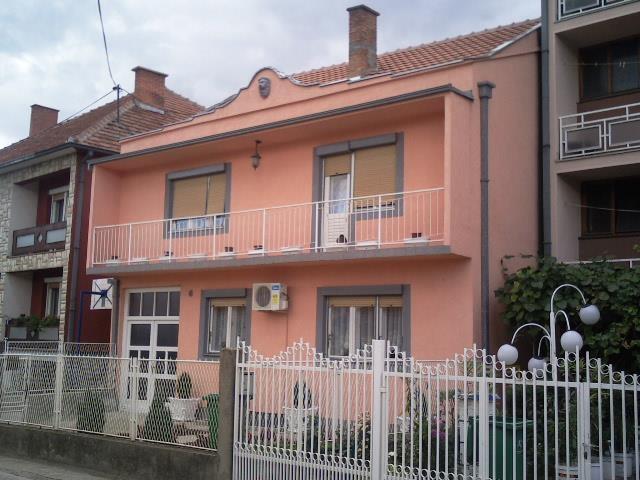 Kuca 220m2 u centru Aleksinca