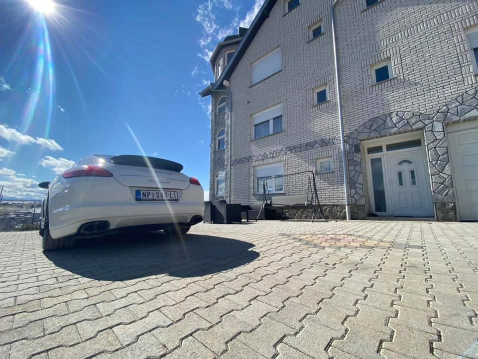 PORSCHE-PANAMERA