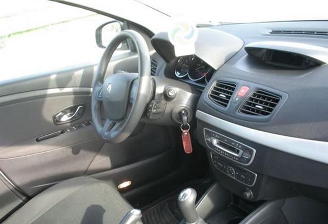 Renault-Fluence--11-