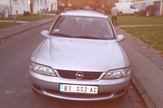 Opel Vectra 2.0 DTi -01