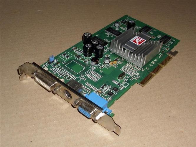Ati Radeon 9000 Agp graficka