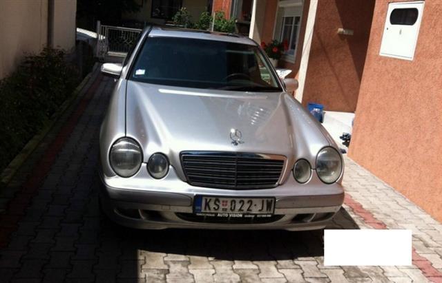 Mercedes Benz E 220 cdi -01  