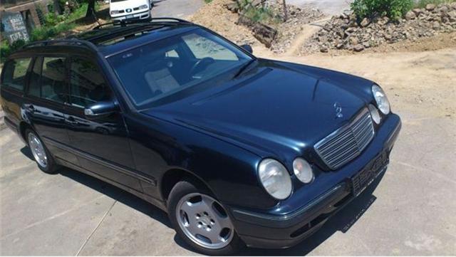 Mercedes-Benz-E220-CDI--01