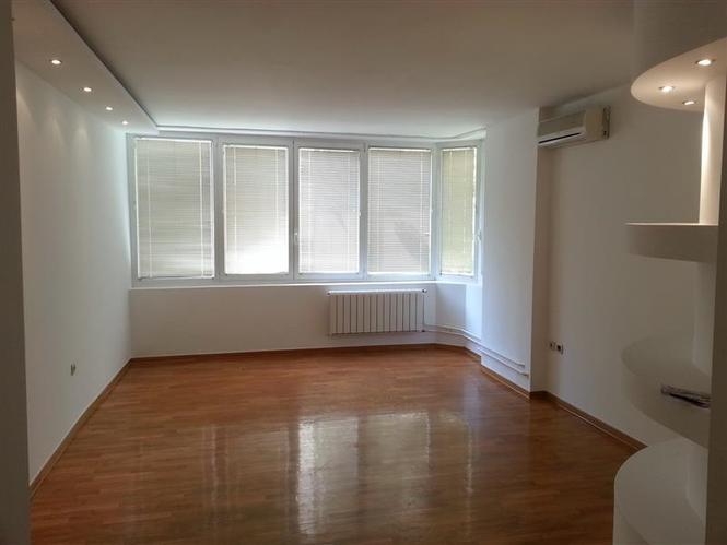 2.5 prazan stan 65m2 Kalemegdan 