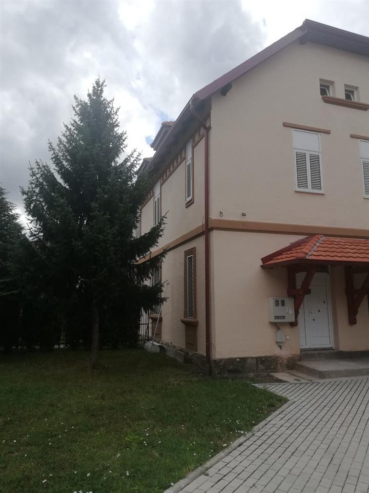 Izdajem-2-stana-u-centru-Cacka