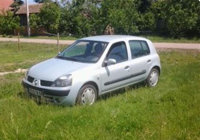 Renault-Clio--03